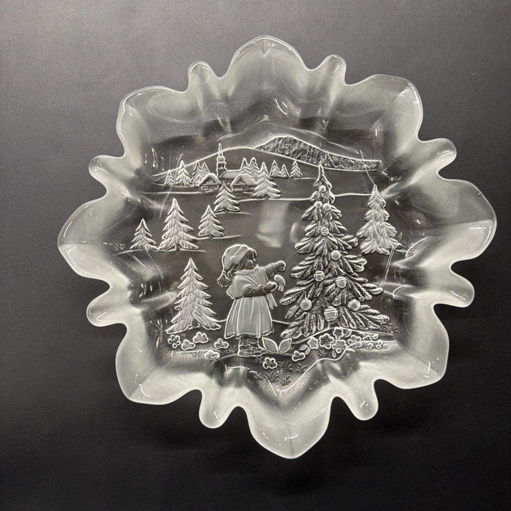 Mikasa Holiday Classics Christmas Story Crystal Candy Dish Centerpiece 9.75"
